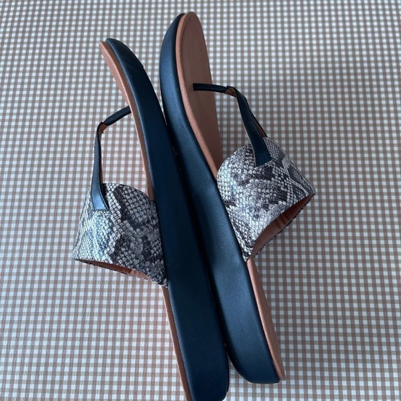 FitFlop Women's Delta Toe-Thong Sandals-Leather/Snake-Print. Size 11. EUC - Picture 6 of 14